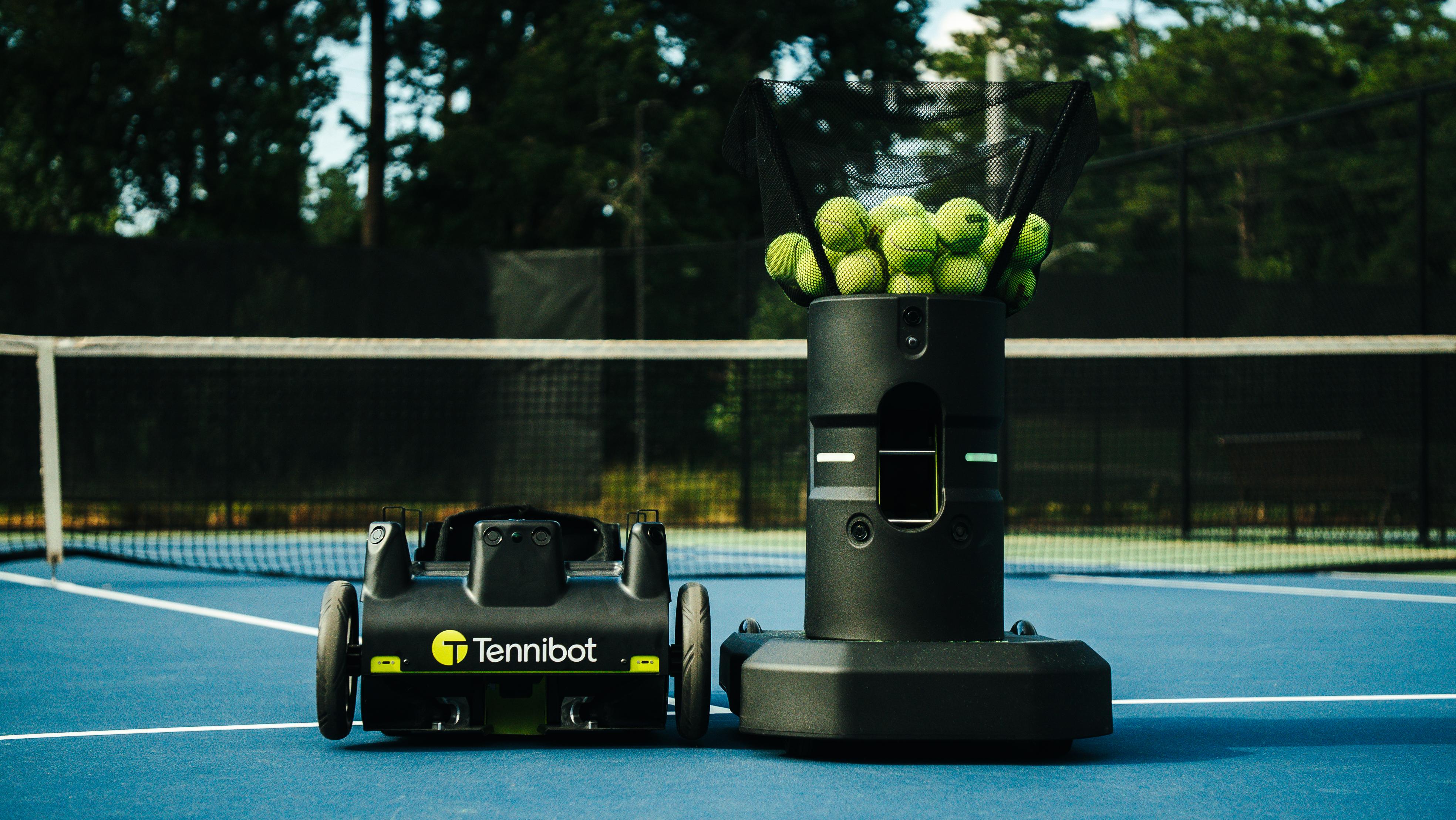 Tennibot Rover and Partner on court