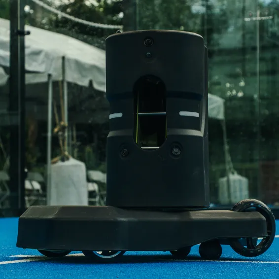 Tennibot Partner padel ball machine
